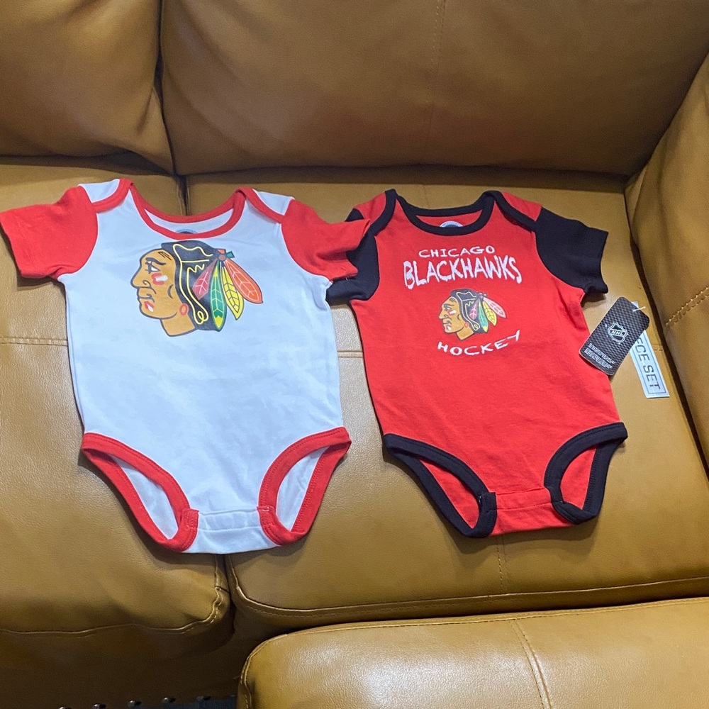 NHL Chicago Blackhawks Infant Bodysuit 2 pc Set - Red and White NWT